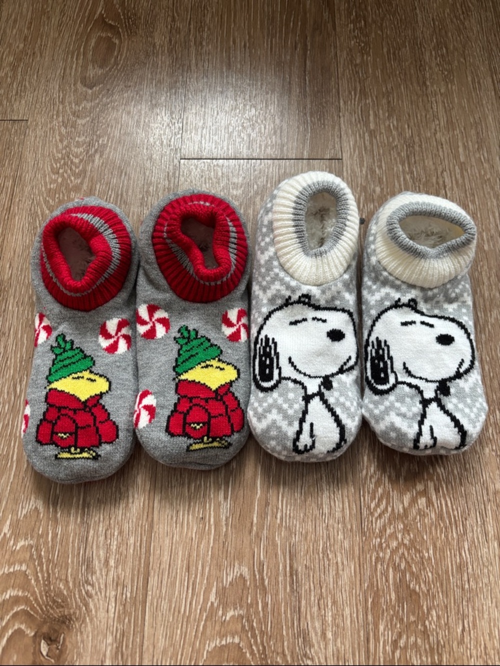 NWOT Snoopy & Woodstock winter holiday slipper socks